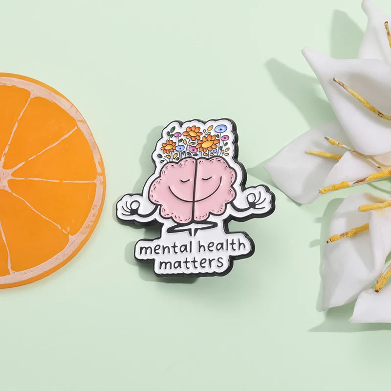 Cute Brain Enamel Pin – Mental Health Aesthetic Brooch for Bags, Jackets & Backpack